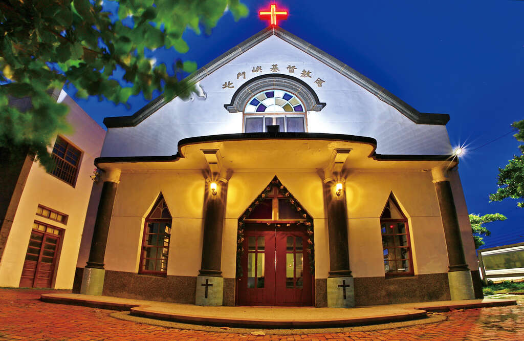 北門嶼教會有「白色幸福教堂」、「白色聖堂」之稱。（圖／交通部觀光局雲嘉南濱海國家風景區管理處）
